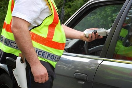 Lejárt forgalmival, jogosítvány nélkül és ittasan vezetett a fehérvári férfi